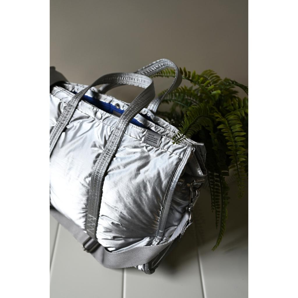 韓國帶回二手TOTE BRIEF 001 WIDE M Silver 銀色手提通勤公事包13吋筆電可以放sweetch銀-細節圖2