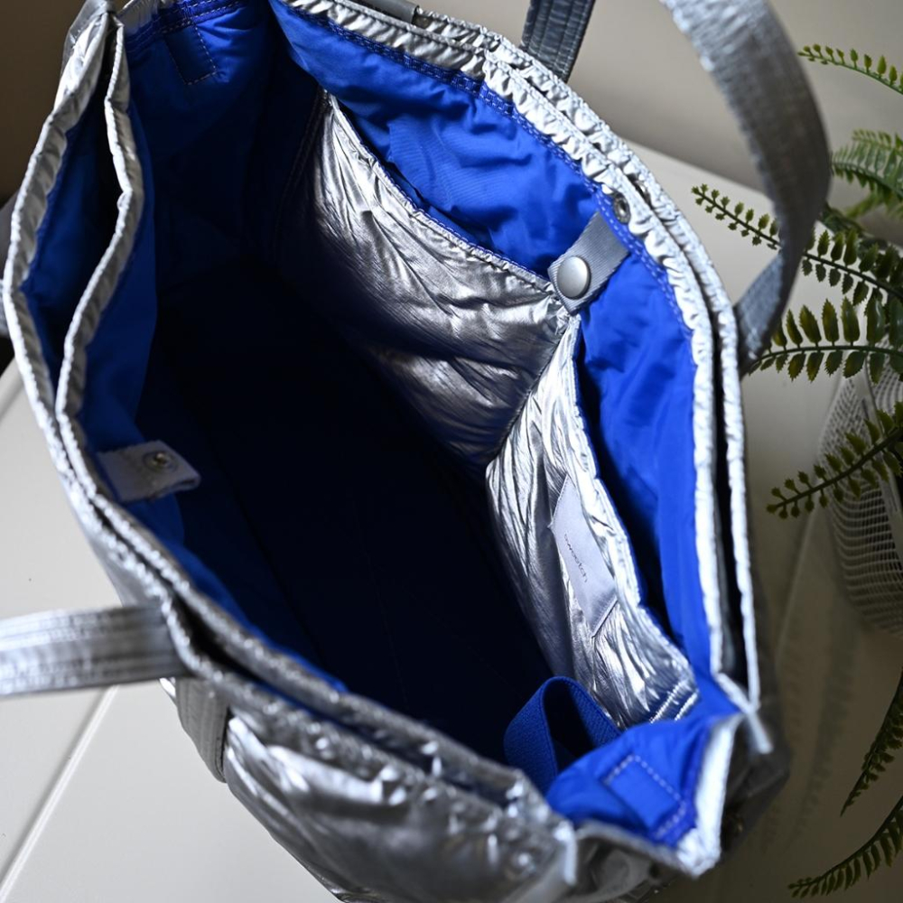 韓國帶回二手TOTE BRIEF 001 WIDE M Silver 銀色手提通勤公事包13吋筆電可以放sweetch銀-細節圖4