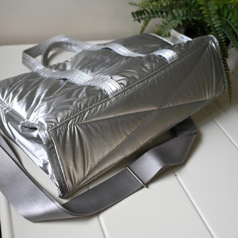 韓國帶回二手TOTE BRIEF 001 WIDE M Silver 銀色手提通勤公事包13吋筆電可以放sweetch銀-細節圖6