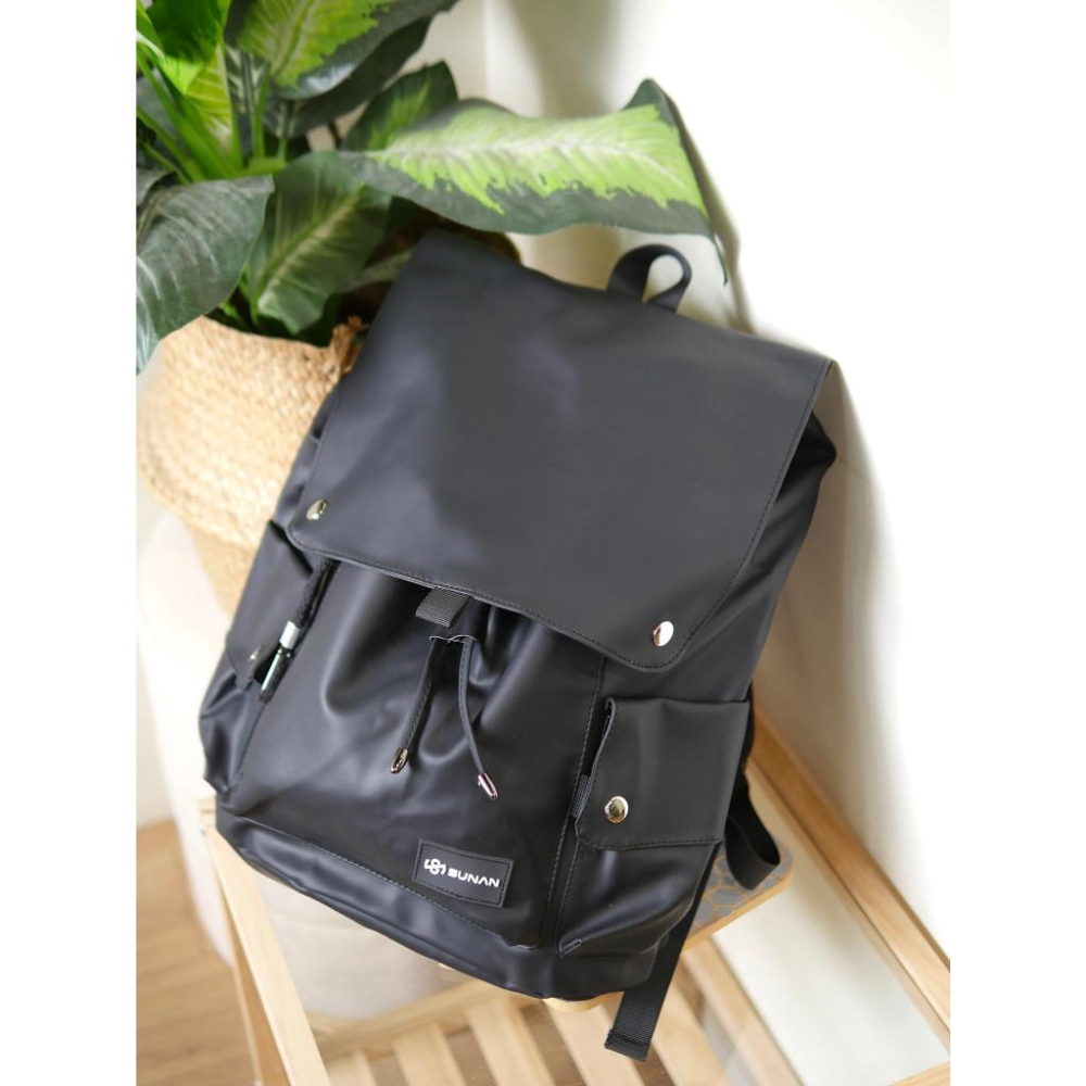 中性款防潑水霧面質感口袋束口後背包黑色全新二手品-細節圖2