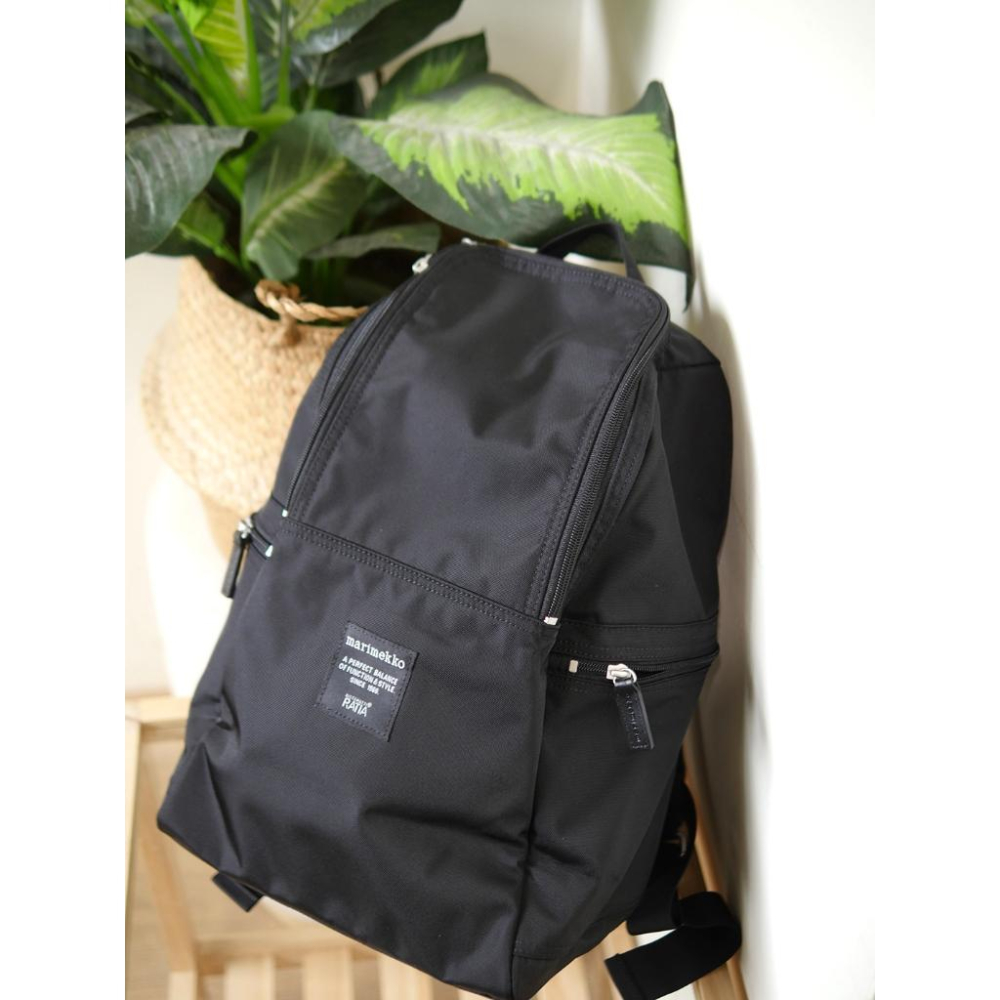 日本專櫃帶回marimekko 後背包二手黑色防潑水13 吋筆電可入-細節圖3