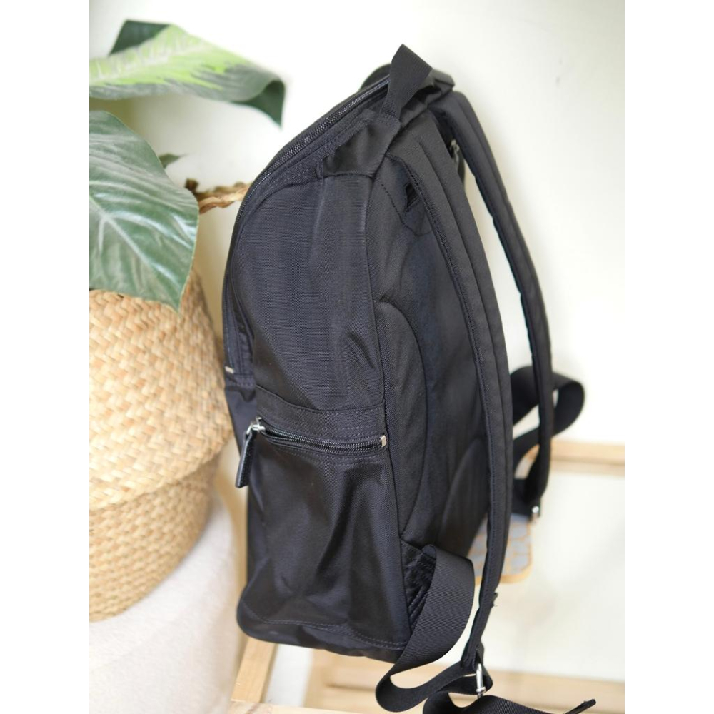 日本專櫃帶回marimekko 後背包二手黑色防潑水13 吋筆電可入-細節圖5