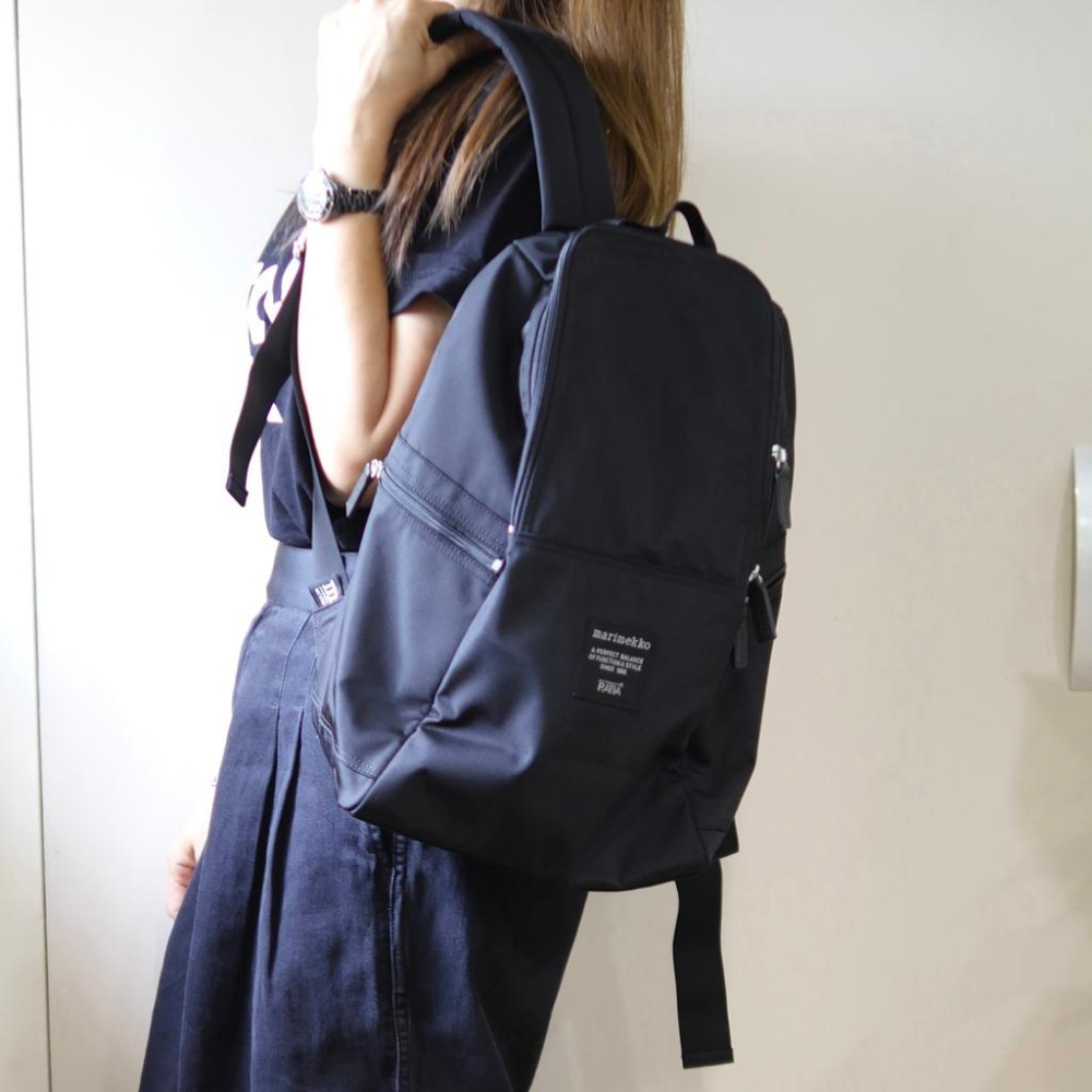 日本專櫃帶回marimekko 後背包二手黑色防潑水13 吋筆電可入-細節圖8