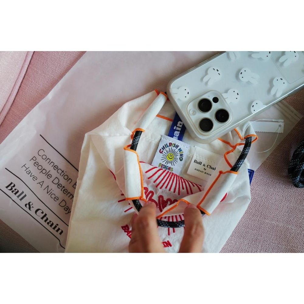 丸丸商店zakka. ball chain刺繡mini迷你斜挎小包帆布包上班手拎手機包現貨日本帶回手機包-細節圖4