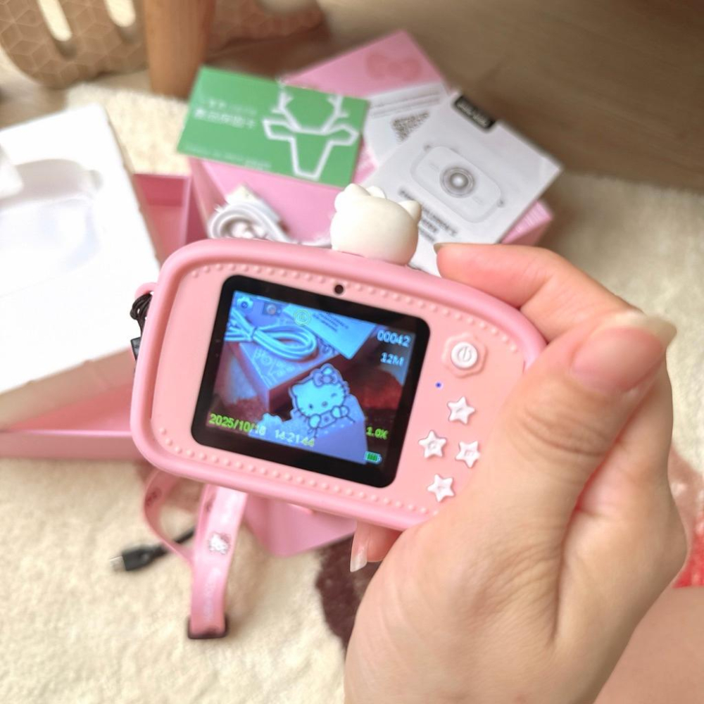 二手  一隻鹿 Hello Kitty兒童數位相機(正版授權)-細節圖2