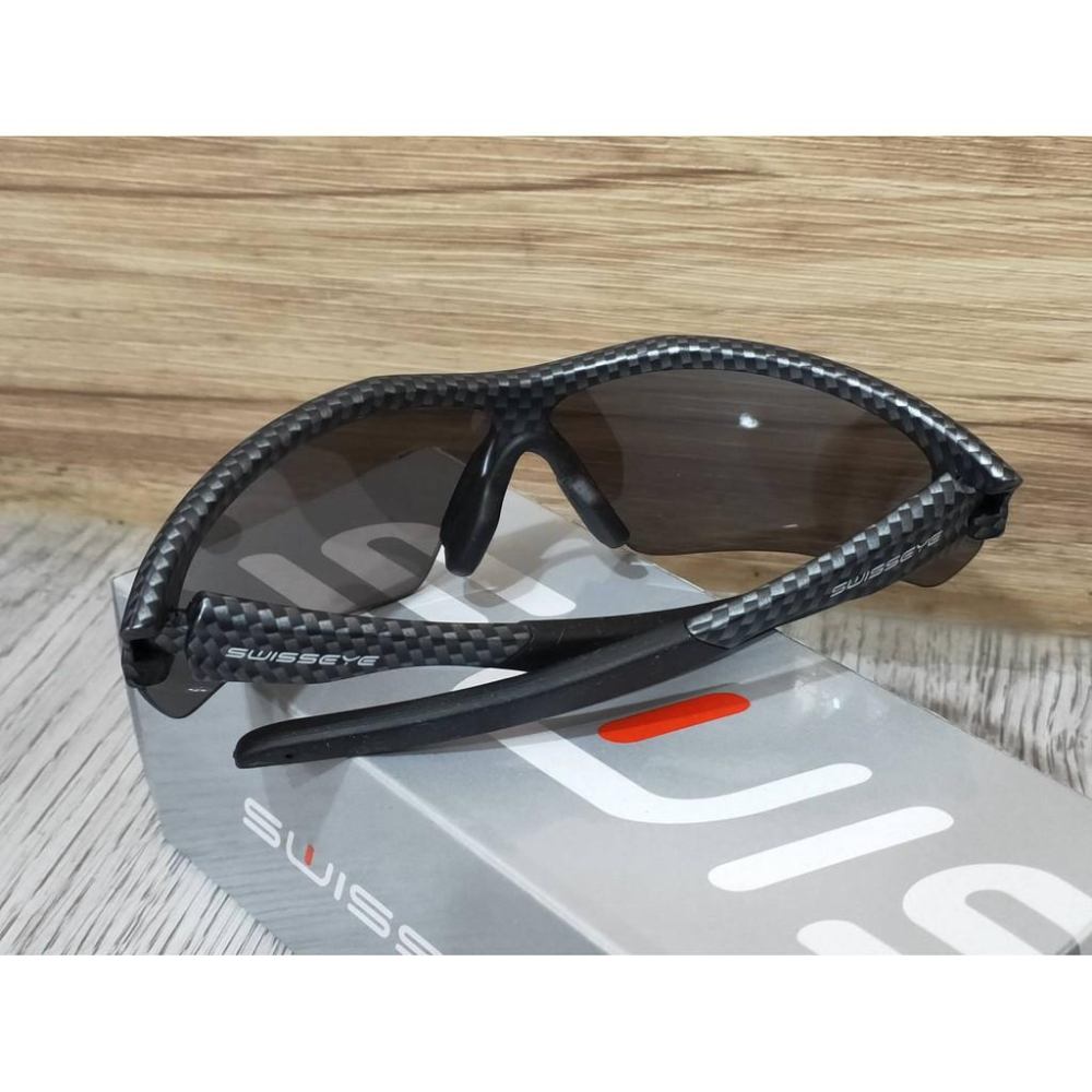 【單車元素】德國 SWISSEYE Spin 青少年款 (8-12歲) 碳纖紋路 特仕版 防風眼鏡 太陽眼鏡 自行車眼鏡-細節圖3