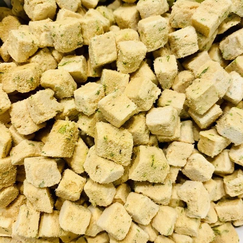 【掉毛怪🚚菠菜蛋黃鱈魚粒】凍乾 天然手工 老鼠 兔子 貓零食 狗零食 凍乾 雞丁 寵物 凍乾 雞肉凍 老鼠 犒賞 獎勵-細節圖3