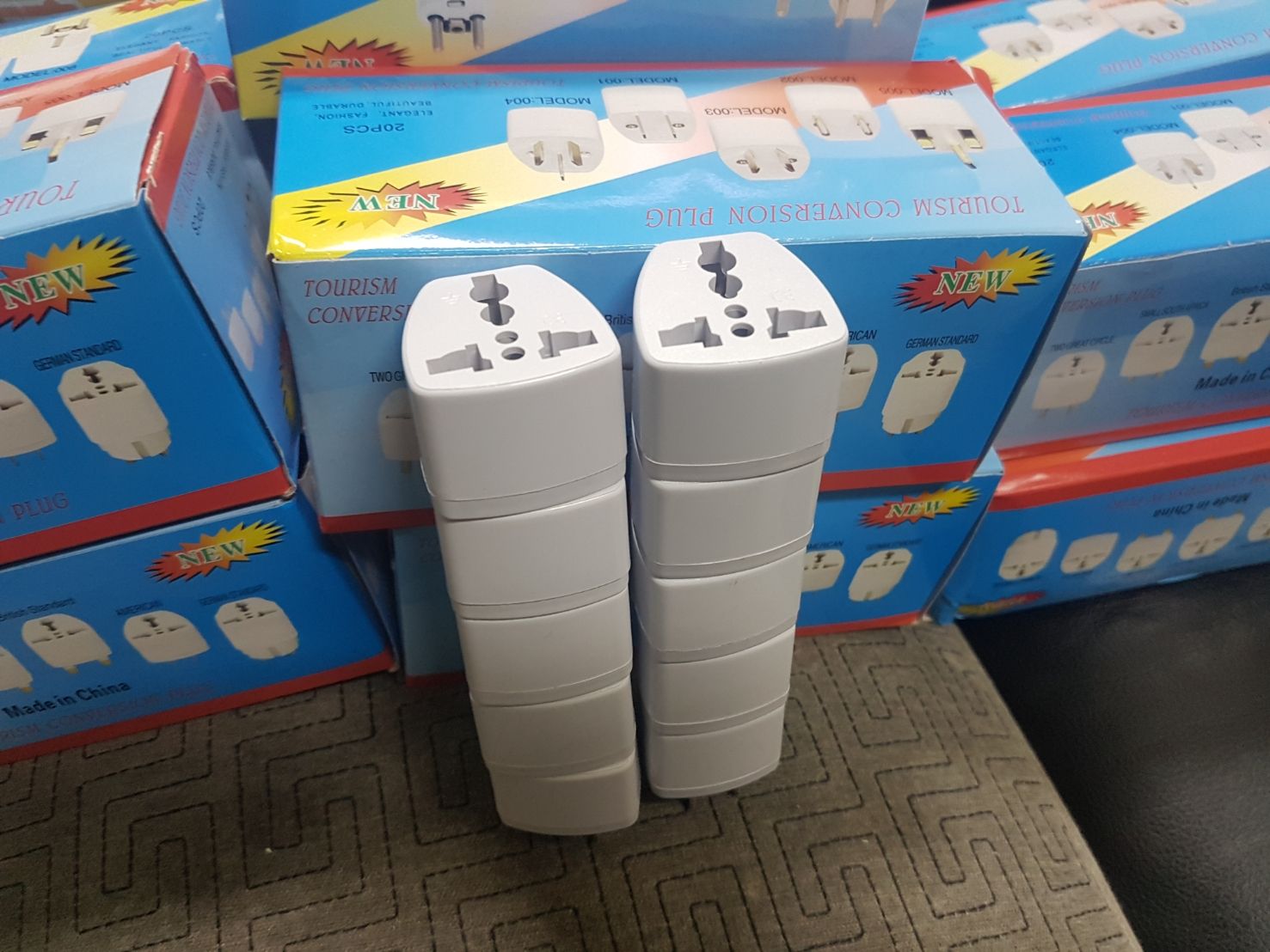 萬用插頭 （兩頭） 全球通用插座 歐規轉美規 國外電器台灣用220V轉110V轉接頭 台中可面交 到貨 200 組 -細節圖5