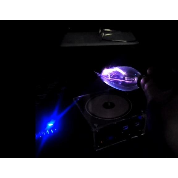 台中現貨供應！＂掌中驚艷＂原版開發的音樂特斯拉線圈，手機藍牙連接，可自製音樂，還附贈科學實驗和下載教程送實驗燈具-細節圖2