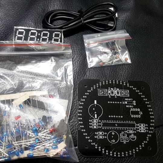 台中現貨 新版電子時鐘套件 C51單片機光控溫度DS1302旋轉LED流水燈DIY製作散件 含電池 含外殼-細節圖5