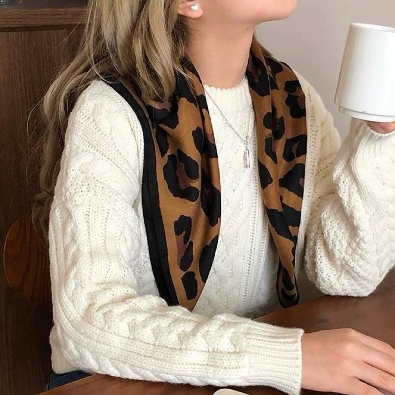 大豹紋 方巾 棕色 絲巾 頭巾 領巾 現貨 質感 貴婦 高級 髮帶 包巾 脖圍 飾品 小方巾 時尚 SA062_2-細節圖3