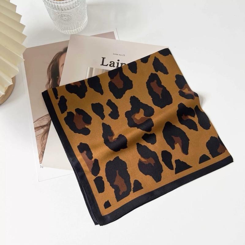 大豹紋 方巾 棕色 絲巾 頭巾 領巾 現貨 質感 貴婦 高級 髮帶 包巾 脖圍 飾品 小方巾 時尚 SA062_2-細節圖4