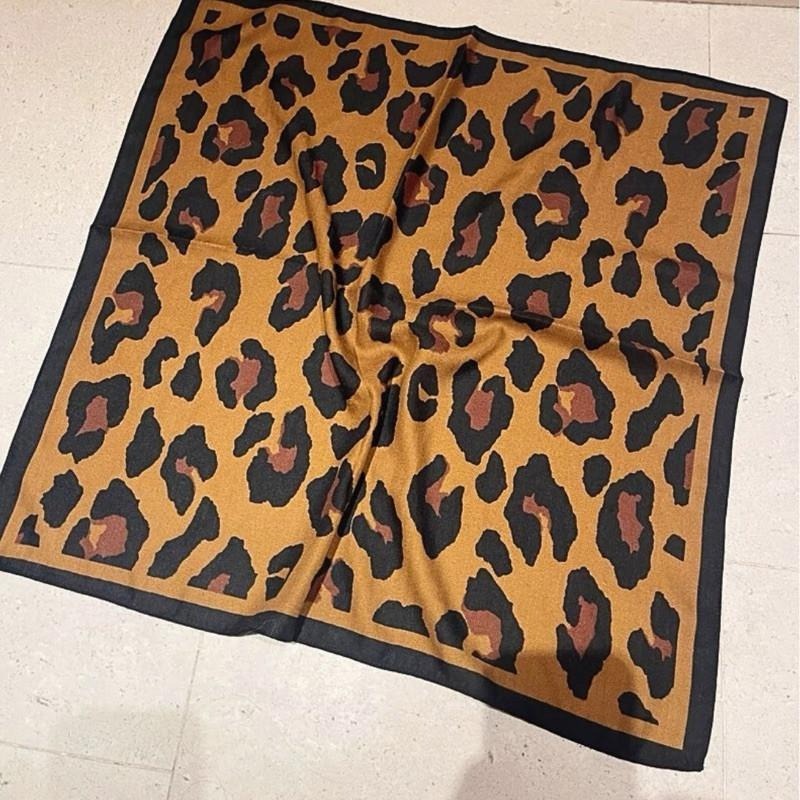 大豹紋 方巾 棕色 絲巾 頭巾 領巾 現貨 質感 貴婦 高級 髮帶 包巾 脖圍 飾品 小方巾 時尚 SA062_2-細節圖5