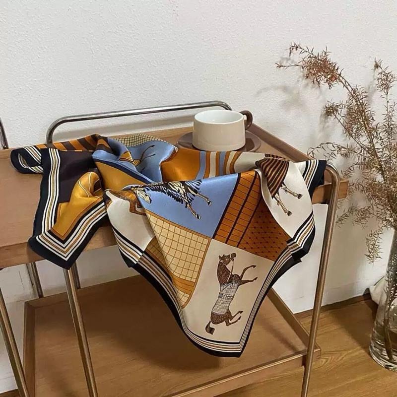 領巾 方巾  頭巾 大馬 格紋 現貨 簡約 質感 貴婦 頭巾 高級 駿馬 髮帶 包巾 脖圍 小方巾 時尚 SA061-細節圖4