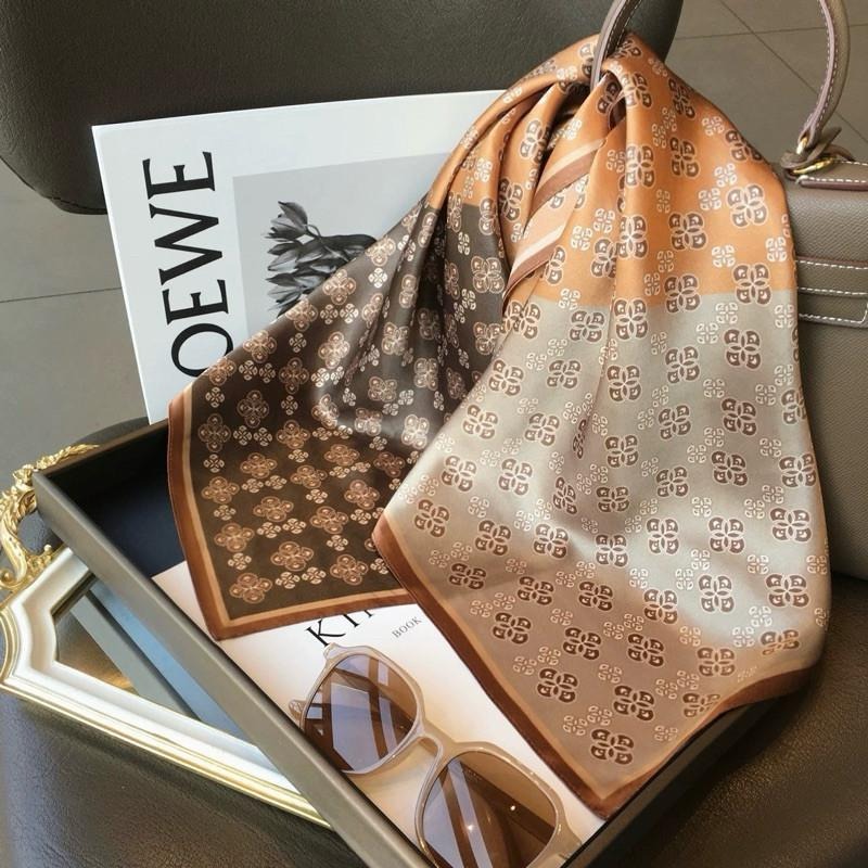 方巾 絲巾 頭巾 領巾 滿版 老花 現貨 質感 髮帶 拼色 包巾 脖圍  小方巾 時尚 質感 氣質 韓系 SA060-細節圖8