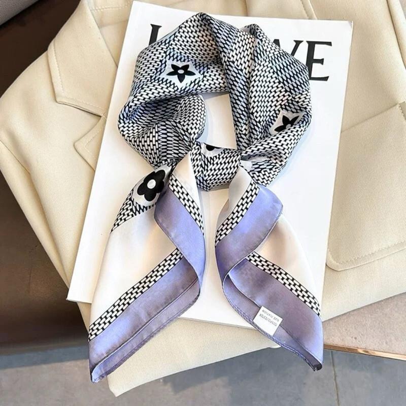 方巾 絲巾 領巾 頭巾 紫色 格紋 小花 現貨 簡約 質感 髮帶 包巾 花朵 脖圍 飾品 小方巾 SA051_2-細節圖2