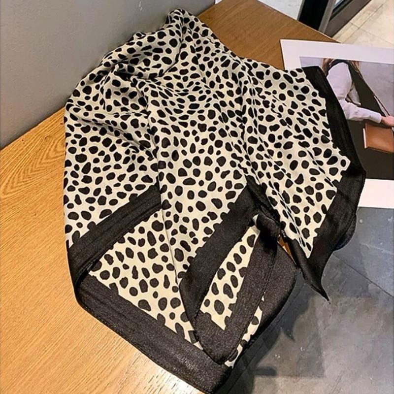 豹點 方巾 絲巾 豹紋 領巾 現貨 頭巾 簡約 質感 髮帶 包巾 脖圍 飾品 小方巾 時尚 氣質 韓系 SA057-細節圖4