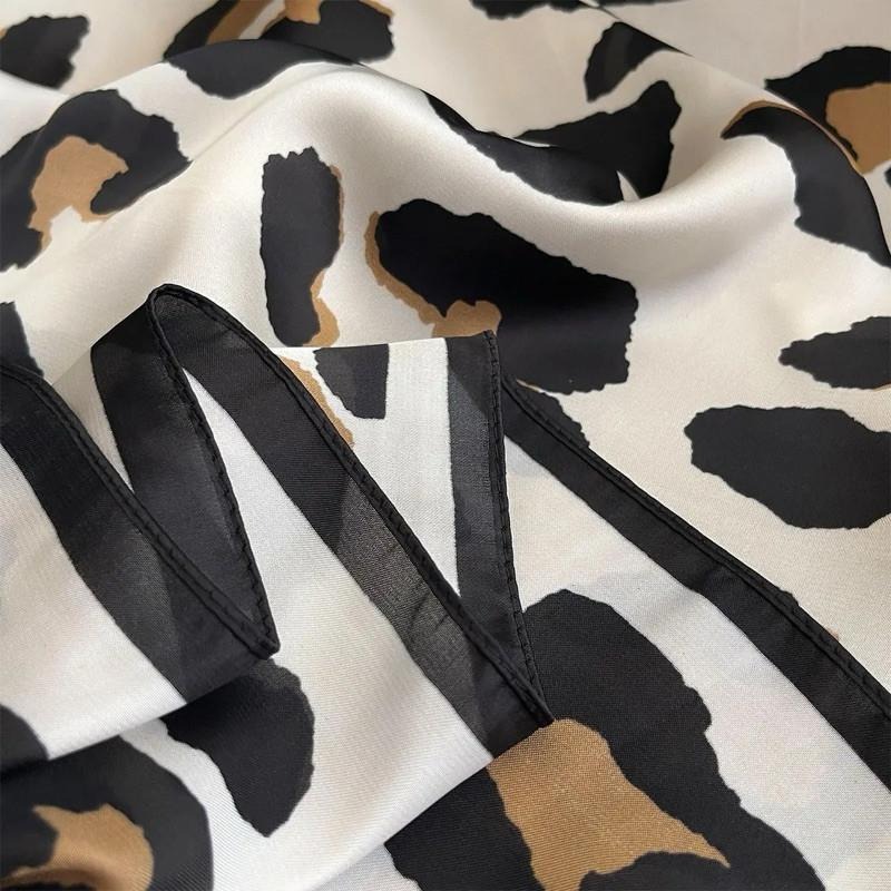 大豹紋 方巾 絲巾 領巾 頭巾 現貨 白色 簡約 質感 貴婦 髮帶 包巾 脖圍 飾品 小方巾 時尚 SA062_1-細節圖2