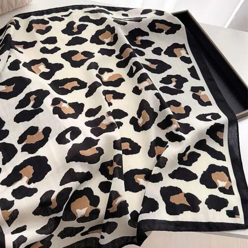 大豹紋 方巾 絲巾 領巾 頭巾 現貨 白色 簡約 質感 貴婦 髮帶 包巾 脖圍 飾品 小方巾 時尚 SA062_1-細節圖4