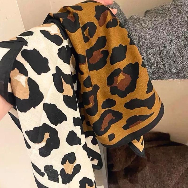 大豹紋 方巾 絲巾 領巾 頭巾 現貨 白色 簡約 質感 貴婦 髮帶 包巾 脖圍 飾品 小方巾 時尚 SA062_1-細節圖8