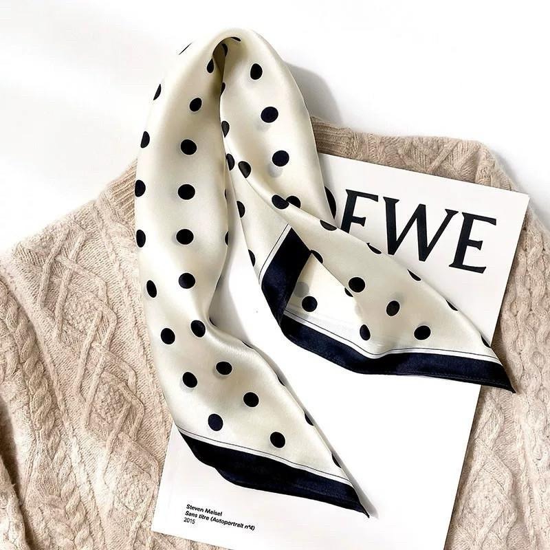 小點點 方巾 絲巾 現貨 黑點白底 頭巾 點點 領巾 髮帶 包巾 脖圍 配件 時尚 質感 氣質 韓系 SA058_2-細節圖3