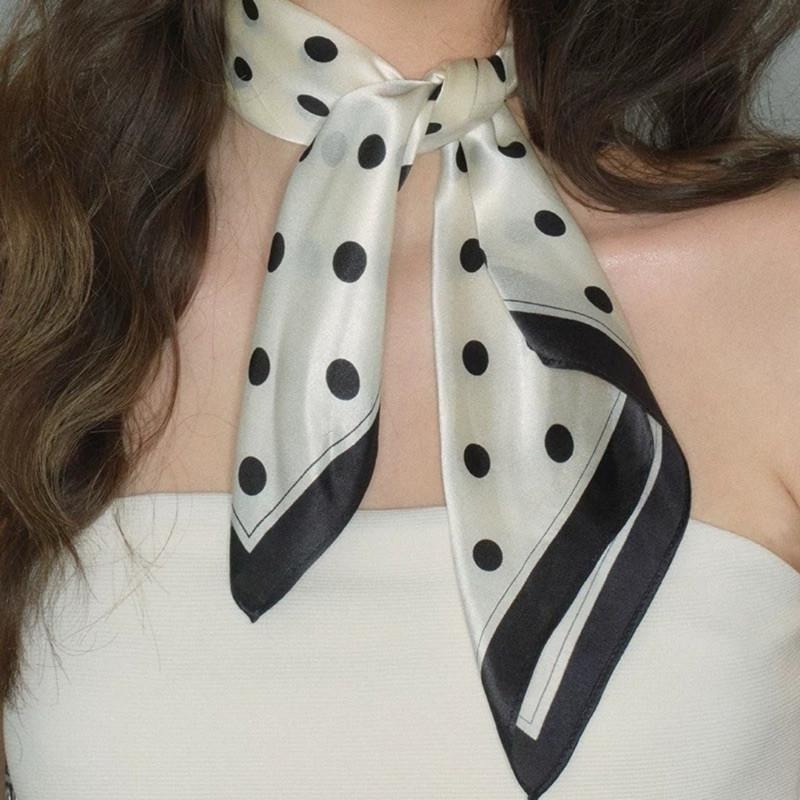 小點點 方巾 絲巾 現貨 黑點白底 頭巾 點點 領巾 髮帶 包巾 脖圍 配件 時尚 質感 氣質 韓系 SA058_2-細節圖4
