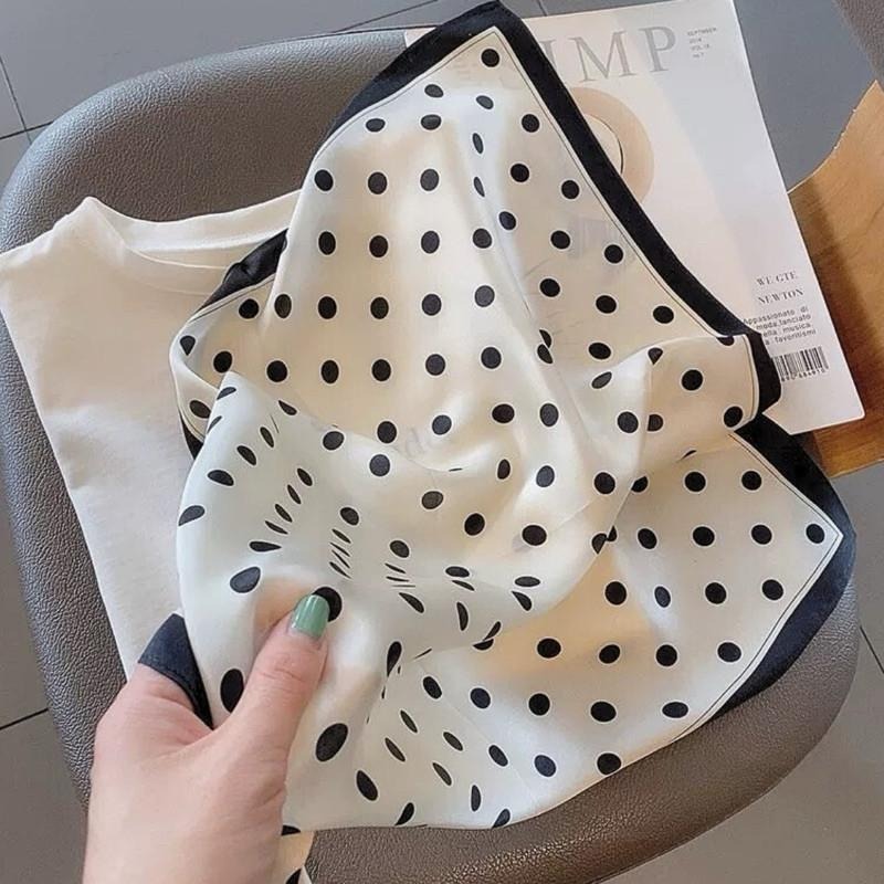 小點點 方巾 絲巾 現貨 黑點白底 頭巾 點點 領巾 髮帶 包巾 脖圍 配件 時尚 質感 氣質 韓系 SA058_2-細節圖7