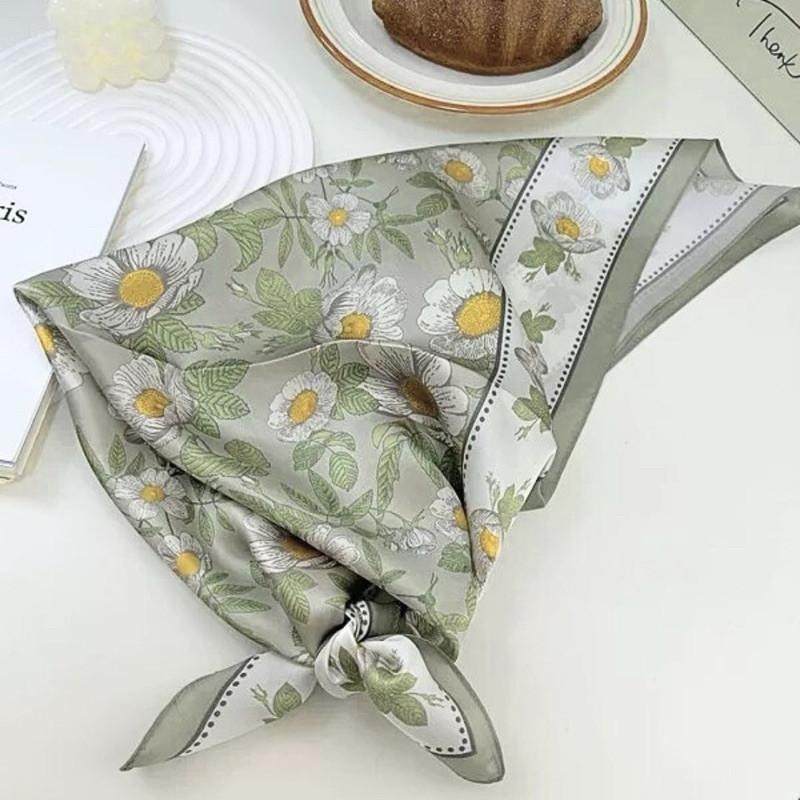 綠色 小花 方巾 絲巾 現貨 韓系 花朵 頭巾 質感 簡約 質感 領巾 髮帶 包巾 脖圍 小方巾 腰飾 SA054-細節圖3