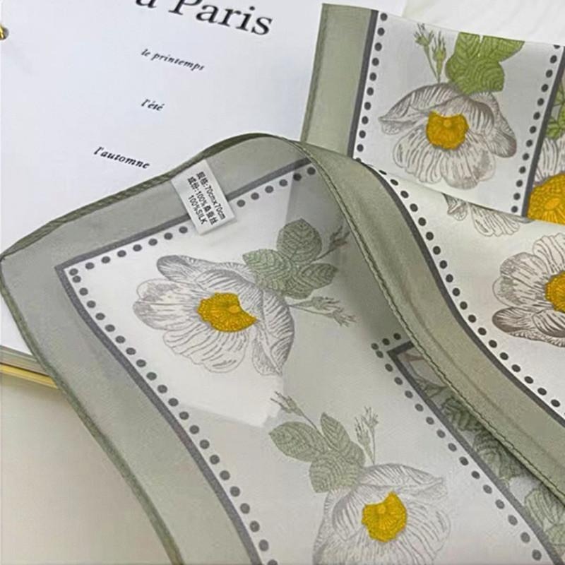 綠色 小花 方巾 絲巾 現貨 韓系 花朵 頭巾 質感 簡約 質感 領巾 髮帶 包巾 脖圍 小方巾 腰飾 SA054-細節圖4