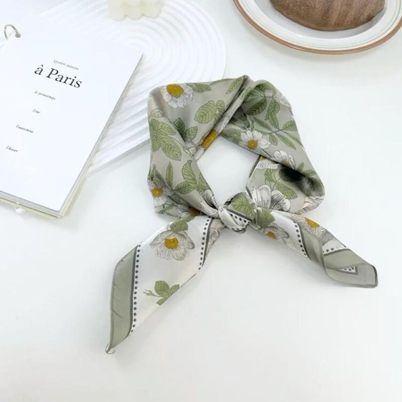 綠色 小花 方巾 絲巾 現貨 韓系 花朵 頭巾 質感 簡約 質感 領巾 髮帶 包巾 脖圍 小方巾 腰飾 SA054-細節圖6