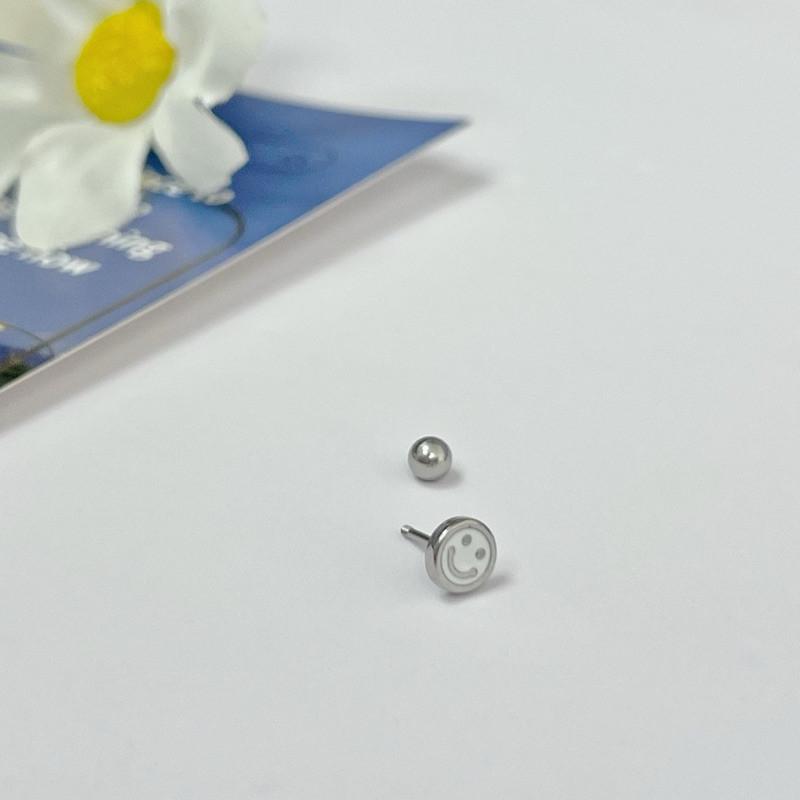 現貨 實拍 白色 smile 銀框 笑臉 鎖珠 耳環 鈦鋼 抗敏 微笑 可碰水-細節圖4