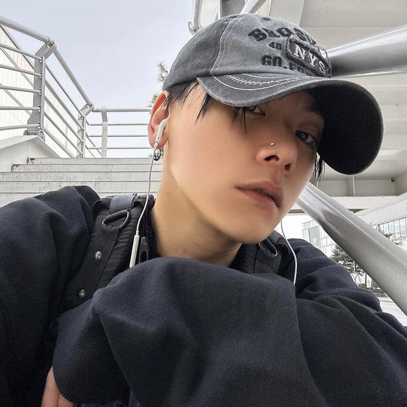 現貨 韓國同款 NYS 復古棒球帽老帽 帽子 帽子男 男生帽子 破損 貼布 彎檐帽 個性 棒球帽 破壞 仿舊 拼接 刺繡-細節圖6
