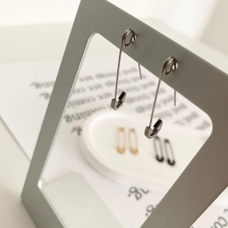 現貨 單品實拍 3色 鈦鋼別針耳環 別針耳環 鈦鋼 迴紋針 造型 耳飾 特殊耳環 耳釘 金色 黑色 銀色-細節圖6