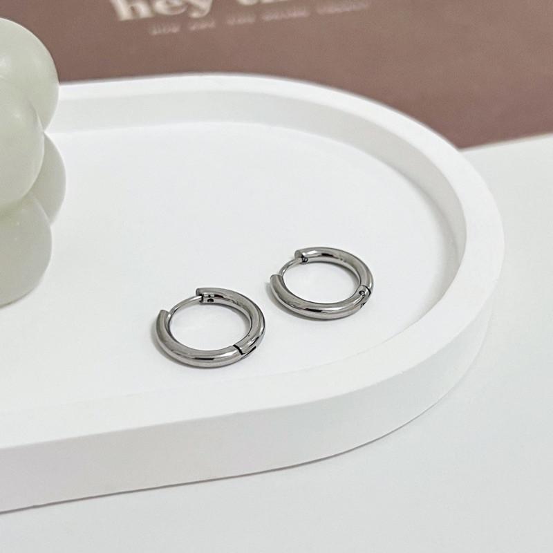 現貨 實拍 日常好搭配 圓圈 鈦鋼 耳環 亮面 圈圈 銀色-細節圖2