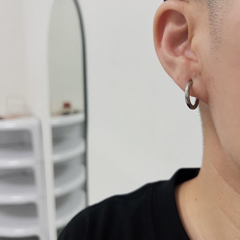 現貨 實拍 日常好搭配 圓圈 鈦鋼 耳環 亮面 圈圈 銀色-細節圖3