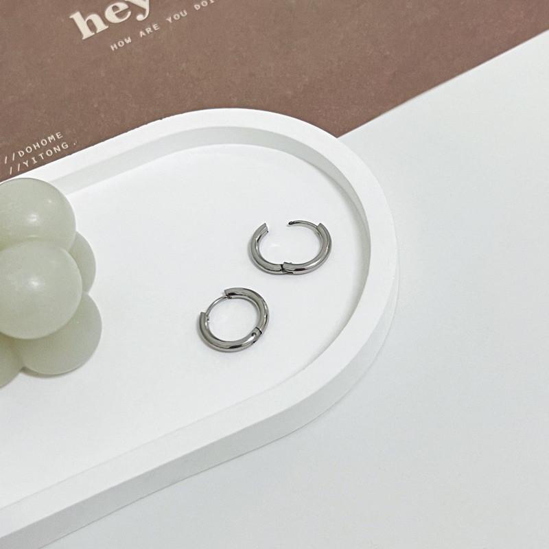 現貨 實拍 日常好搭配 圓圈 鈦鋼 耳環 亮面 圈圈 銀色-細節圖4