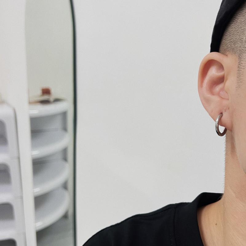 現貨 實拍 日常好搭配 圓圈 鈦鋼 耳環 亮面 圈圈 銀色-細節圖7