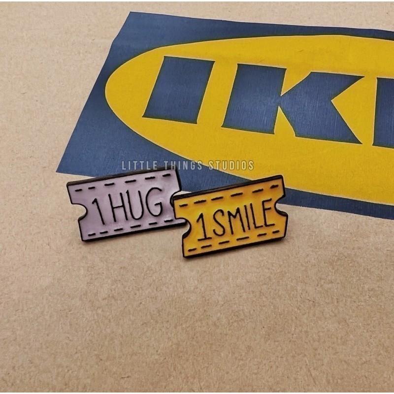 現貨 實拍 抱一個 & 笑一個 彩票 徽章 胸章 配飾 別針-細節圖2