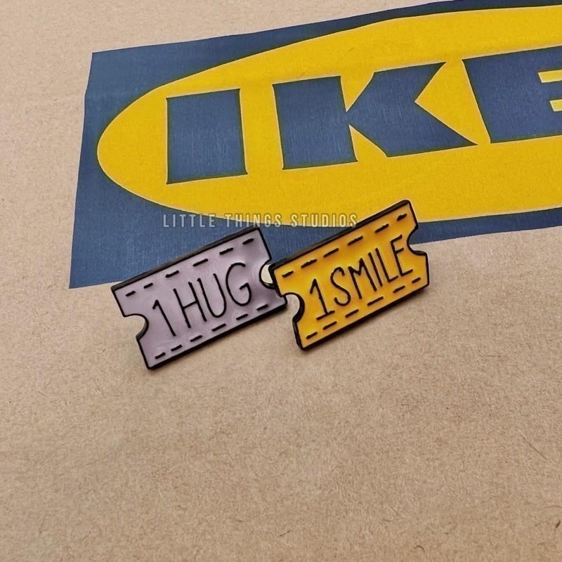 現貨 實拍 抱一個 & 笑一個 彩票 徽章 胸章 配飾 別針-細節圖6