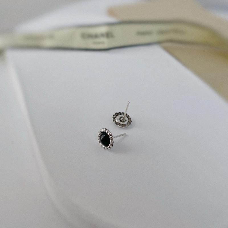 現貨 實拍 韓國空運︎ 小黑花耳環 S925 韓國耳環 純銀-細節圖2