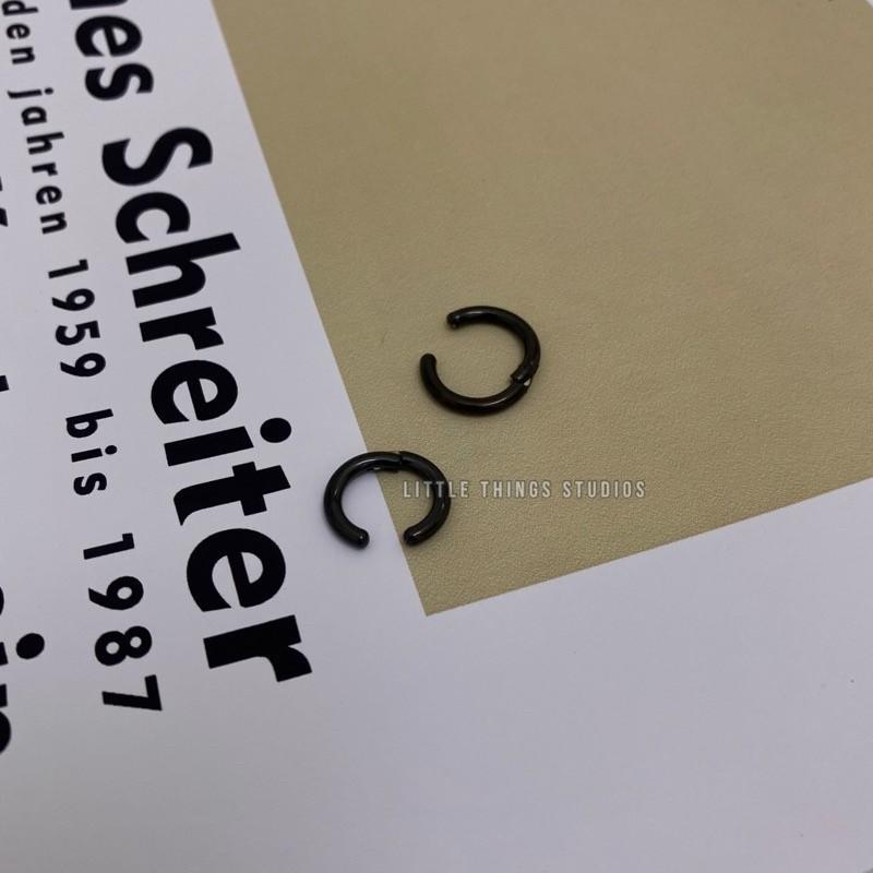 現貨 實拍 2色 無耳洞 圓圈耳夾 耳夾 無耳洞 鈦鋼 耳骨夾 圓圈耳夾 耳垂 鐵圈 黑 銀 金 男生耳環-細節圖6