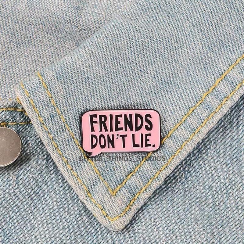 現貨 Friends Don’t lie 徽章 胸章 怪奇物語 朋友不說謊 美式復古 粉紅色-細節圖5