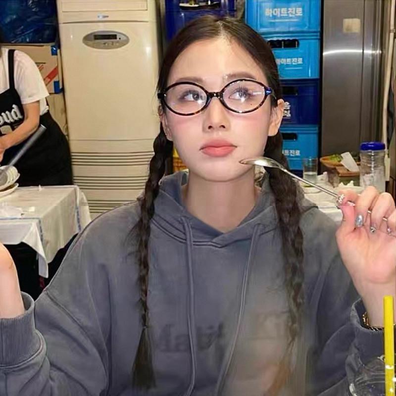 現貨 2色 韓系造型鏡框 書呆子 氣質 橢圓 眼鏡框 平光 玳瑁 張員瑛 女團 韓團 素顏眼鏡 男 女 小鏡框 書呆子-細節圖5