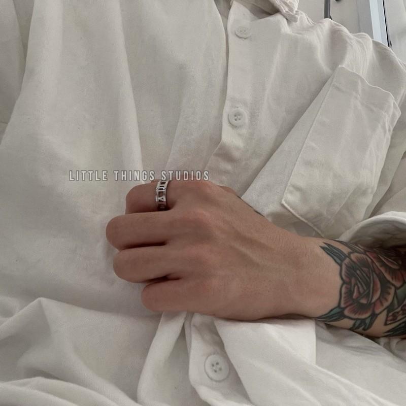 最後現貨出清價 現貨 實拍 Rome 鈦鋼 鏤空 羅馬數字 戒指 寬戒 銀色-細節圖3