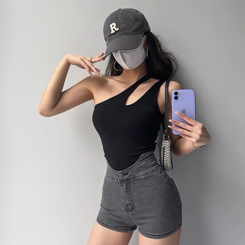 現貨 2色 大斜肩 露洞 性感 造型 背心-細節圖5