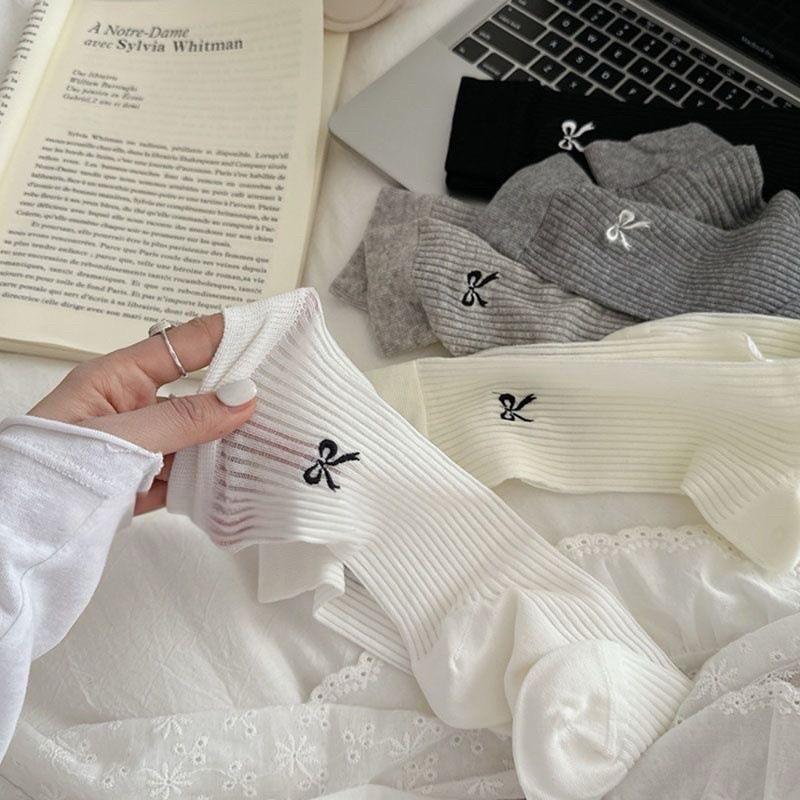 現貨 5色 簡約蝴蝶結 中筒襪 長襪 芭蕾舞襪 透氣 薄襪 黑白 韓系 蝴蝶結-細節圖3