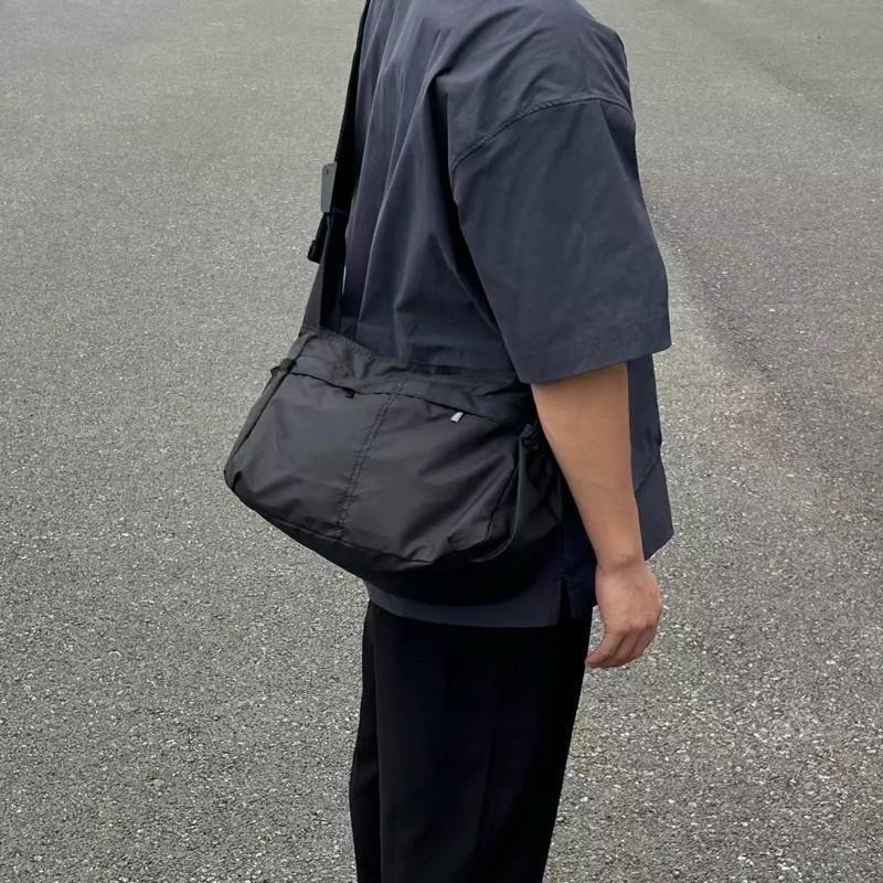 現貨 尼龍餃子包 多夾層 輕量 斜背包 尼龍包 側背包 水餃包 防潑水 SB016-細節圖2