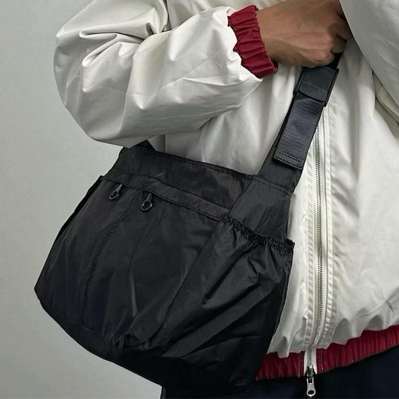 現貨 尼龍餃子包 多夾層 輕量 斜背包 尼龍包 側背包 水餃包 防潑水 SB016-細節圖3