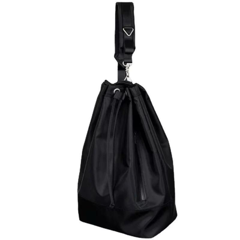 現貨 2色 輕世代 尼龍束口 兩用 後背包 斜背包 拳擊包 抽繩 設計感 水桶包 大容量 簡約 男生背包 韓國-細節圖4