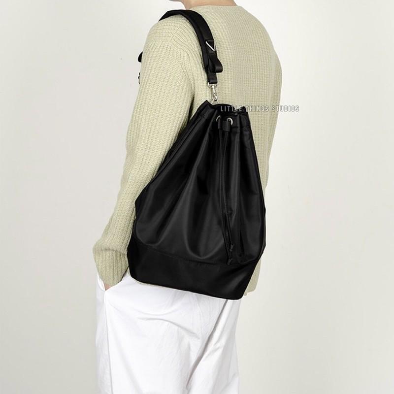 現貨 2色 輕世代 尼龍束口 兩用 後背包 斜背包 拳擊包 抽繩 設計感 水桶包 大容量 簡約 男生背包 韓國-細節圖7